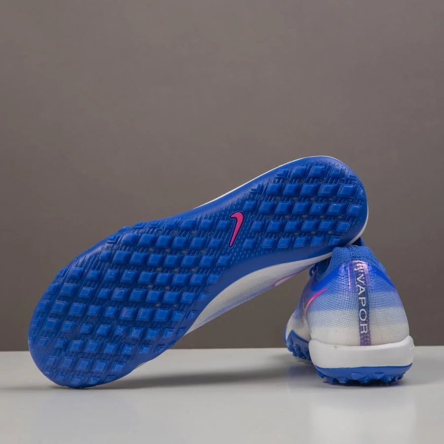 جزمة كرة قدم اطفال  Nike