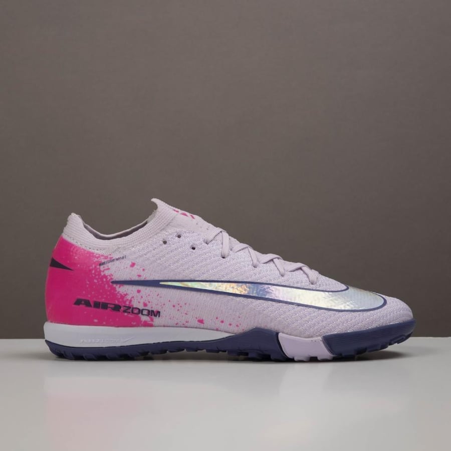 جزمة كرة قدم Nike