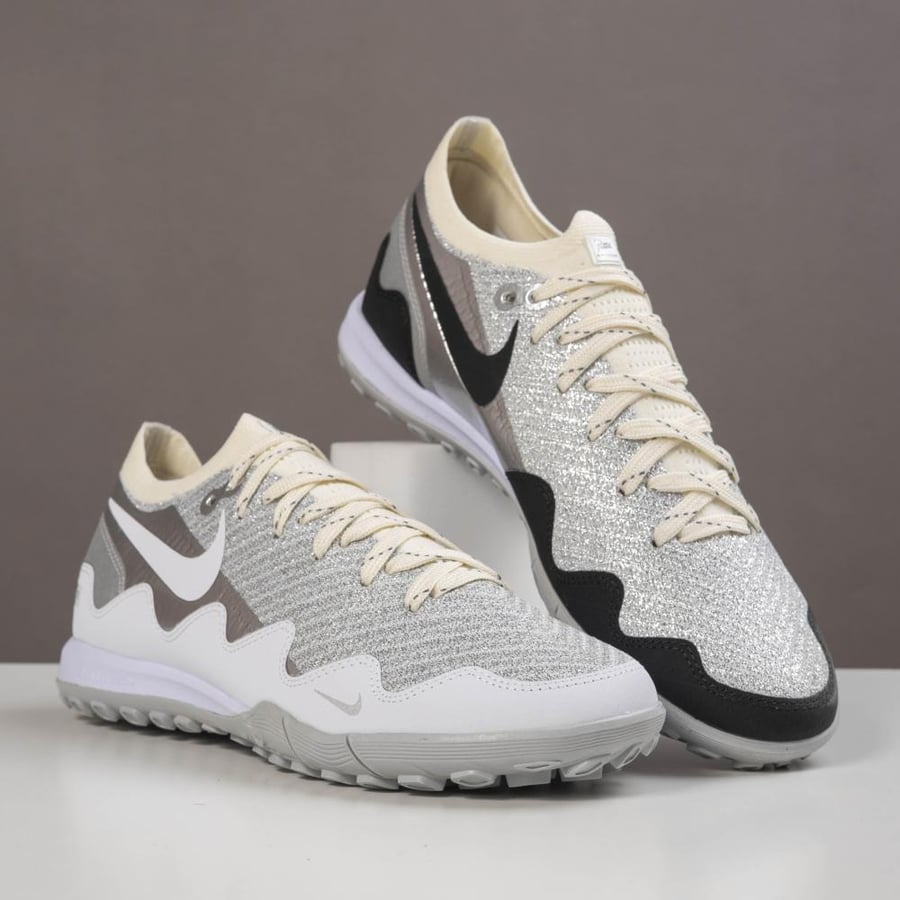جزمة كرة قدم Nike