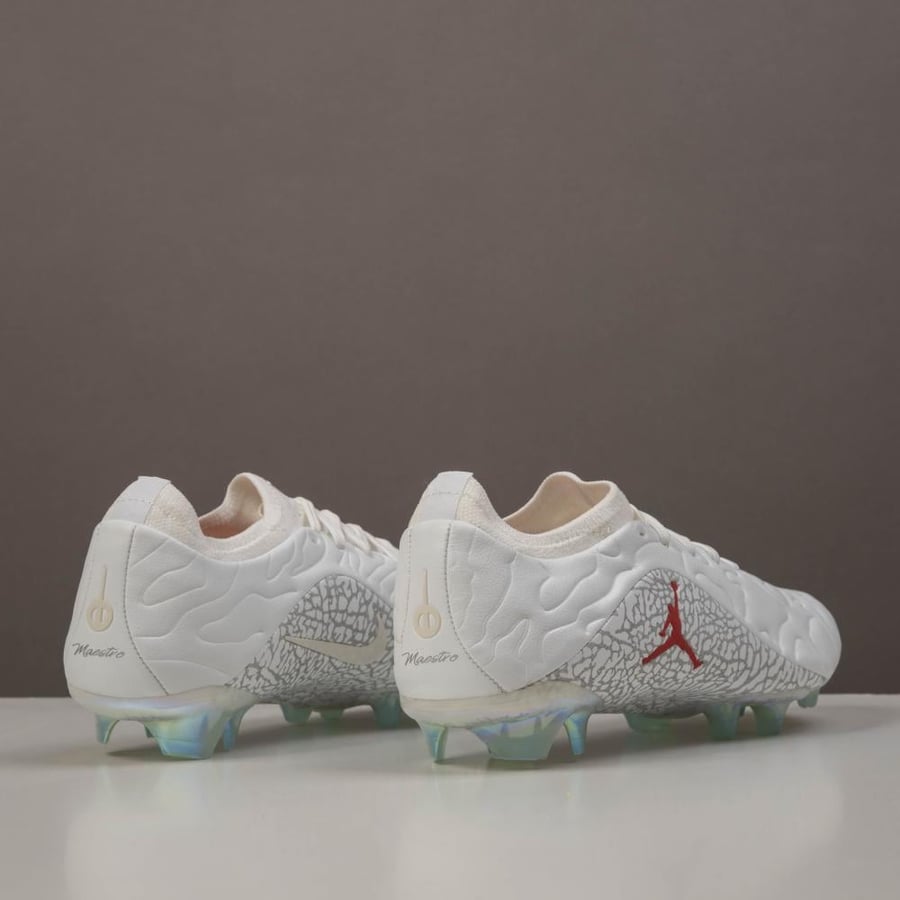 جزمة كرة قدم اطفال PUMA