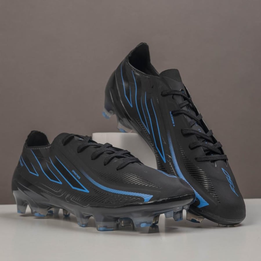 جزمة كرة قدم Adidas