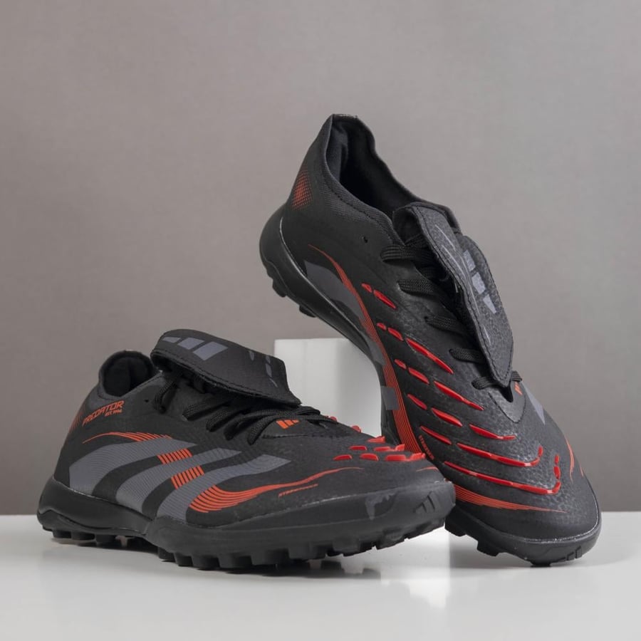 جزمة كرة قدم Adidas