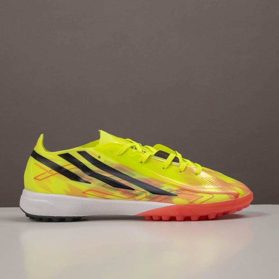 جزمة كرة قدم Adidas