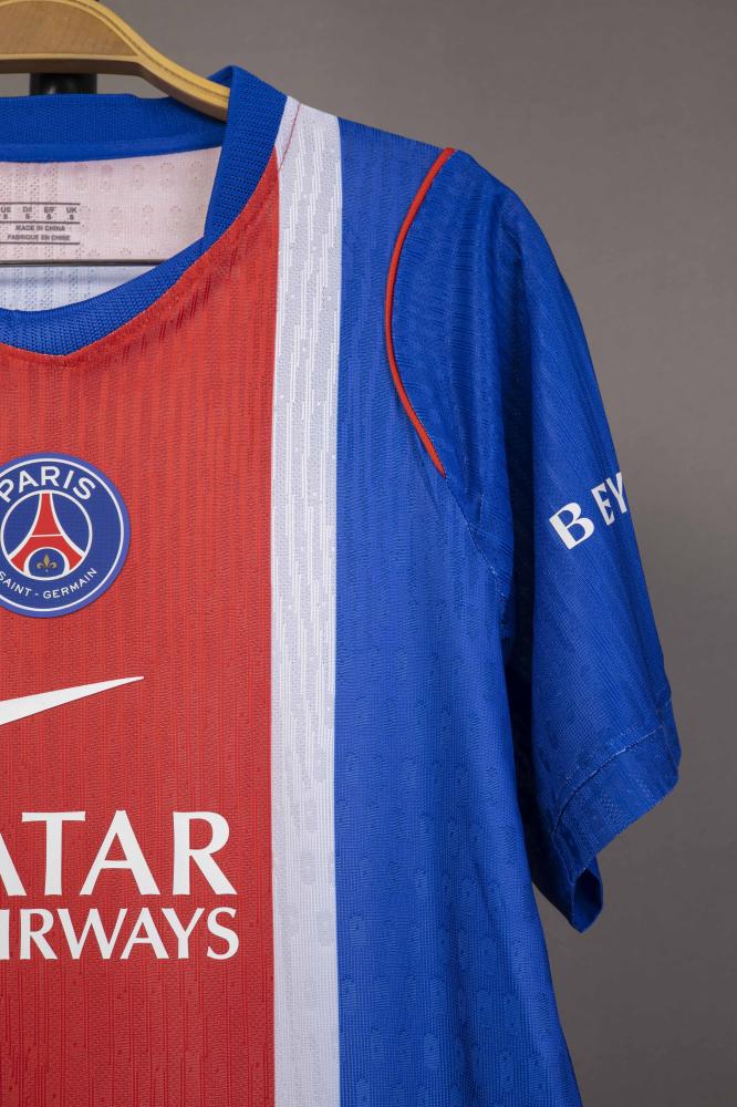 طقم باريس الاساسي 2026/2027