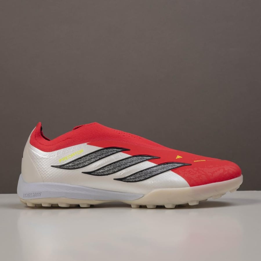 جزمة كرة قدم Adidas