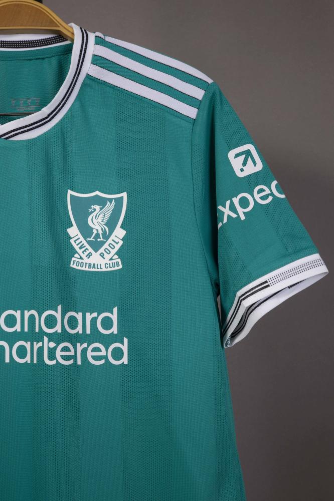 قميص ليفربول الاحتياطي 2025/2026