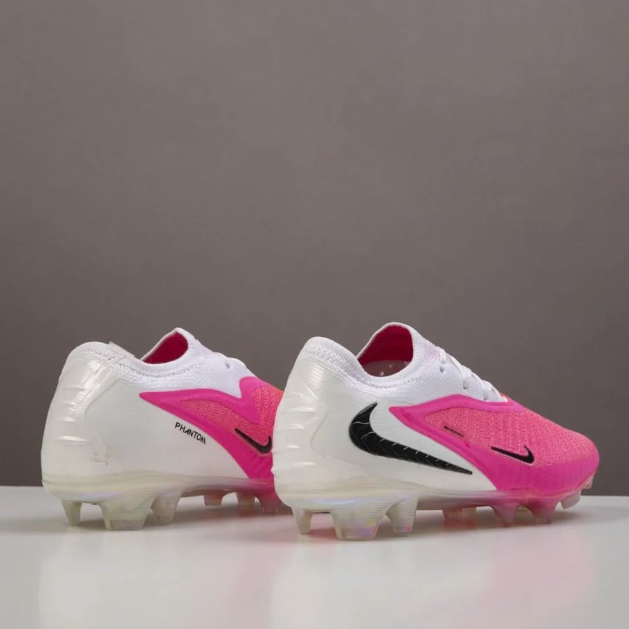 جزمة كرة قدم اطفال  Nike