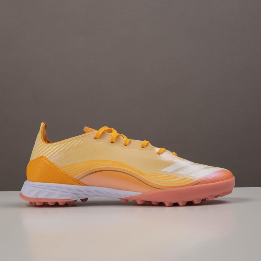 جزمة كرة قدم Nike