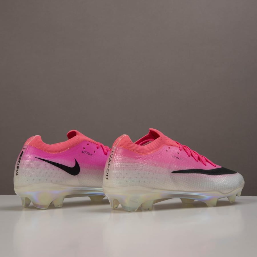 جزمة كرة قدم Nike