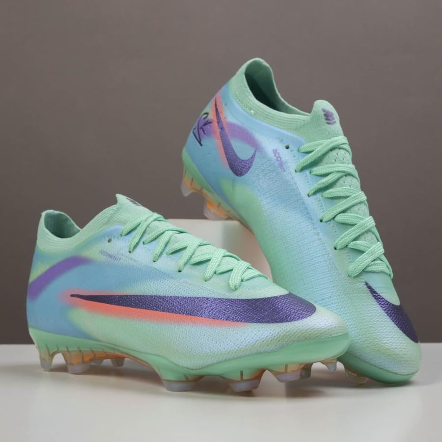 جزمة كرة قدم اطفال  Nike