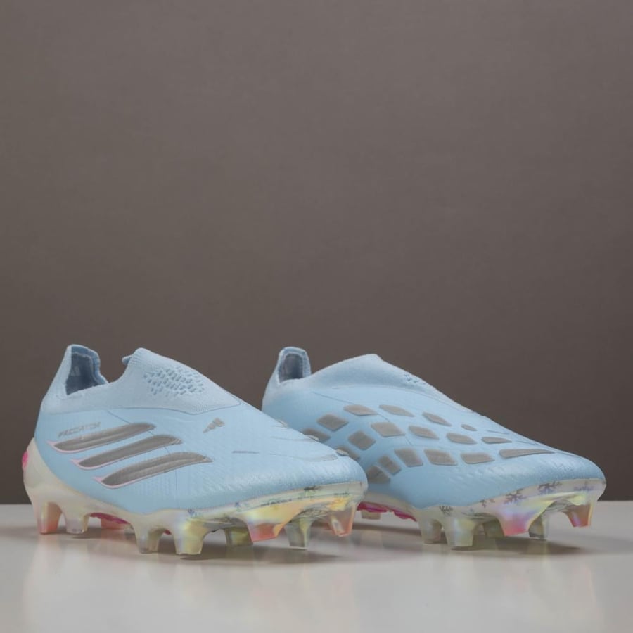جزمة كرة قدم Adidas