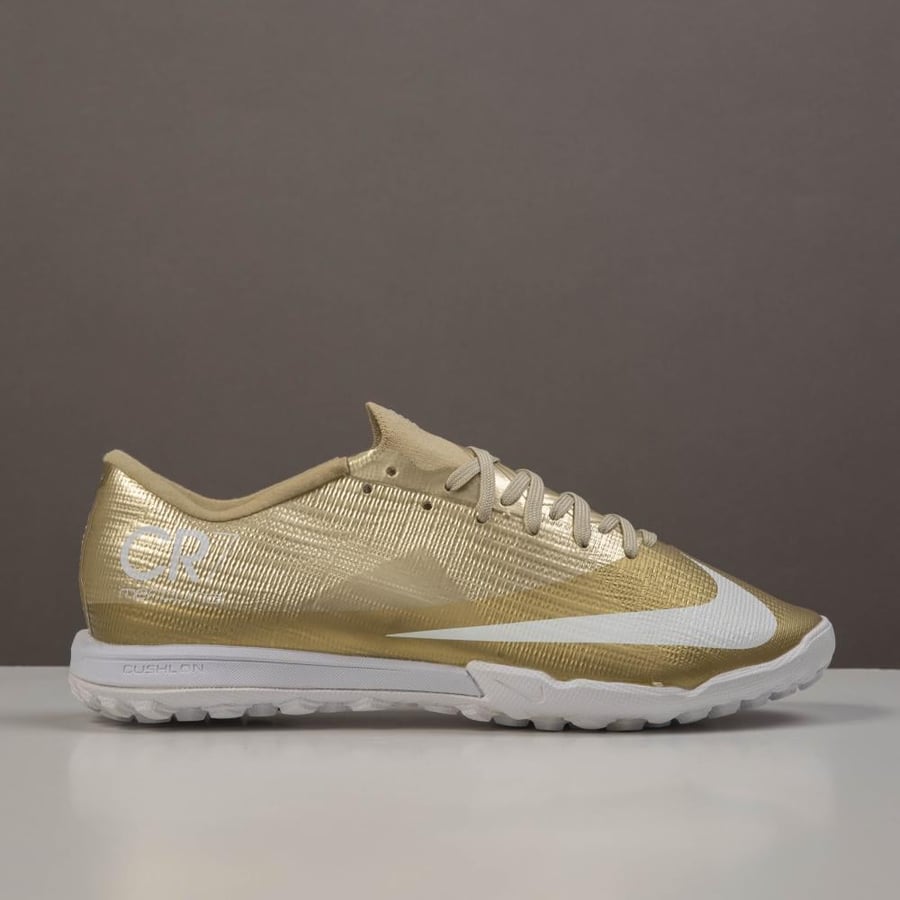 جزمة كرة قدم Nike