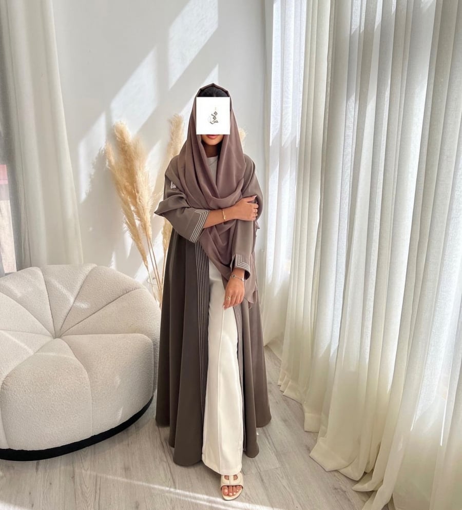 Q138 " اللون اللي بالصورة غير متوفر "