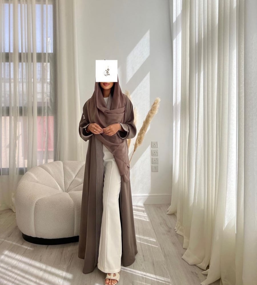 Q138 " اللون اللي بالصورة غير متوفر "