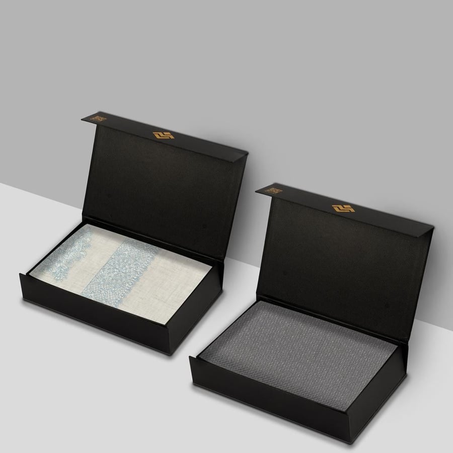 Cloth package and Kashmiri shawl