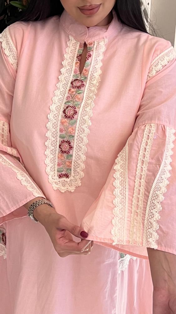 دراعه وردي قطن ناعم بارد مطرزة بالخيوط والكلف