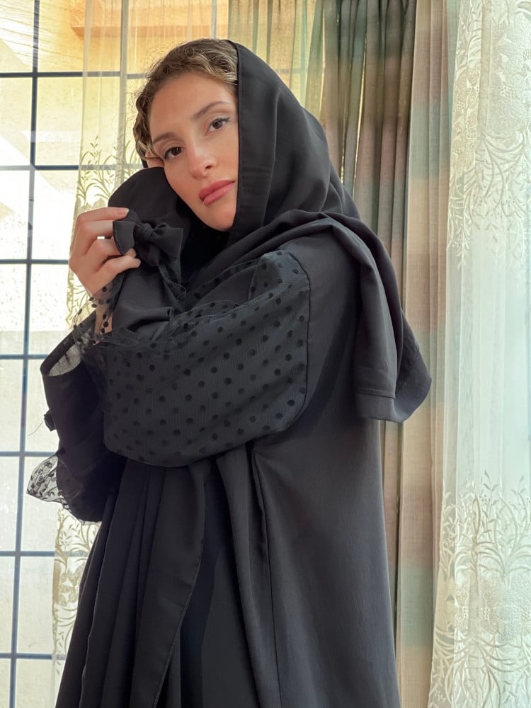عباية كريب خفيف وطايح مزينه بتل منقط عالأكمام رقم 287