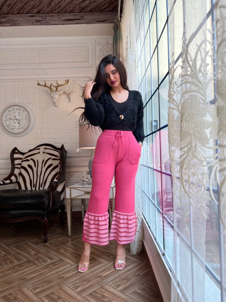 طقم شتوي بنطلون أسود وبلوزه فرو سوداء