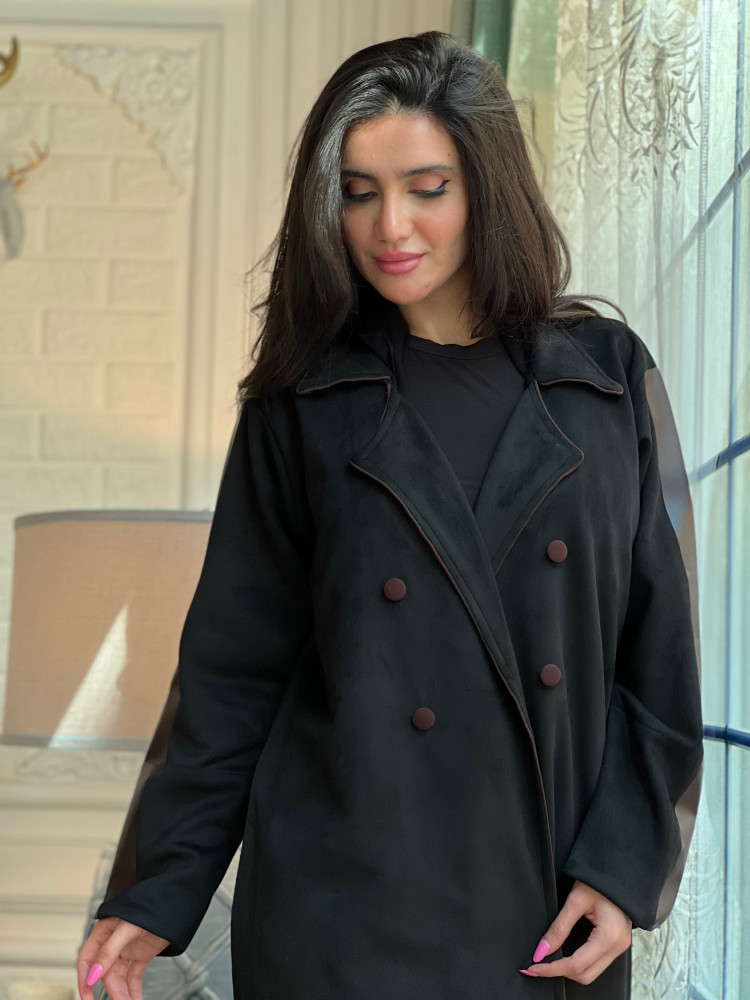 عباية شاموا مرد مزينه بالجلد البني من الأكمام