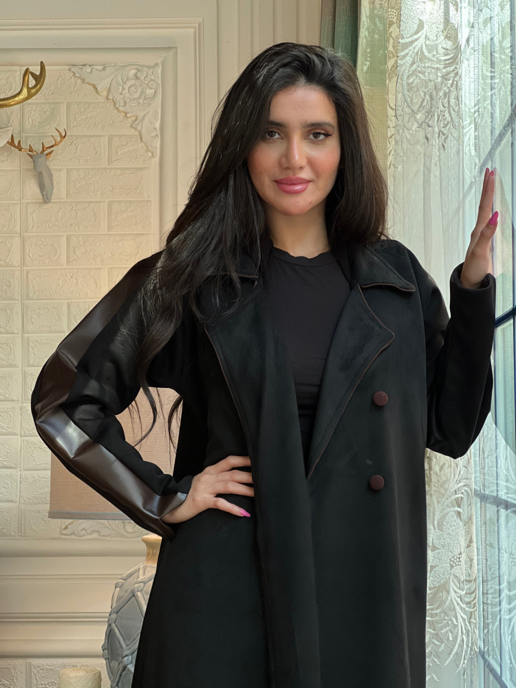 عباية شاموا مرد مزينه بالجلد البني من الأكمام