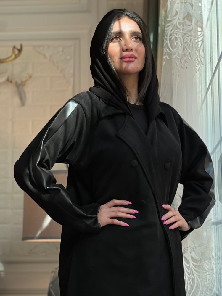 عباية شاموا مرد مزينه بالجلد الاسود من الأكمام