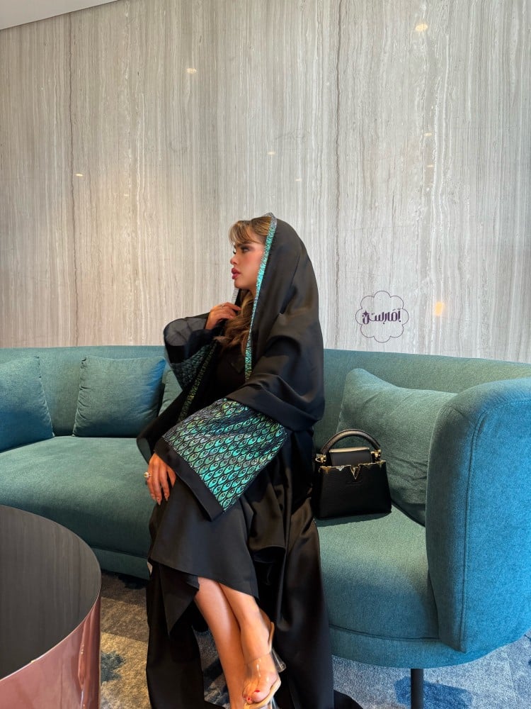 طاؤوس عبايه
