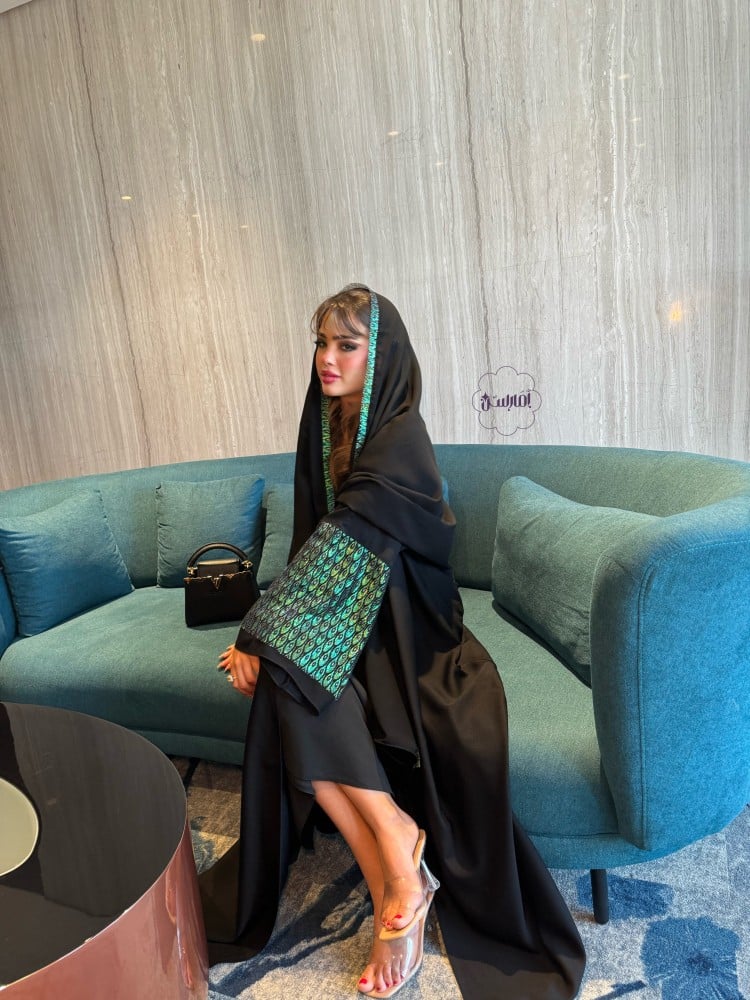 طاؤوس عبايه