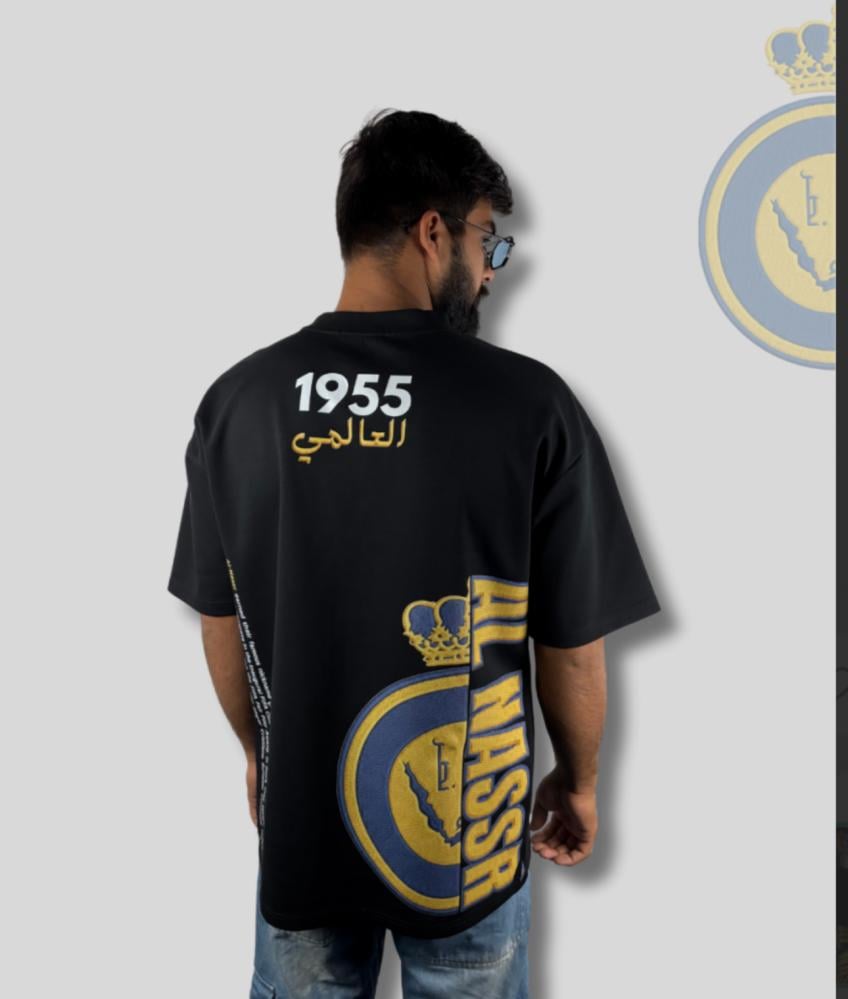 تيشيرت النصر الأسود بتصميم AL NASSR وشعار النادي و1955