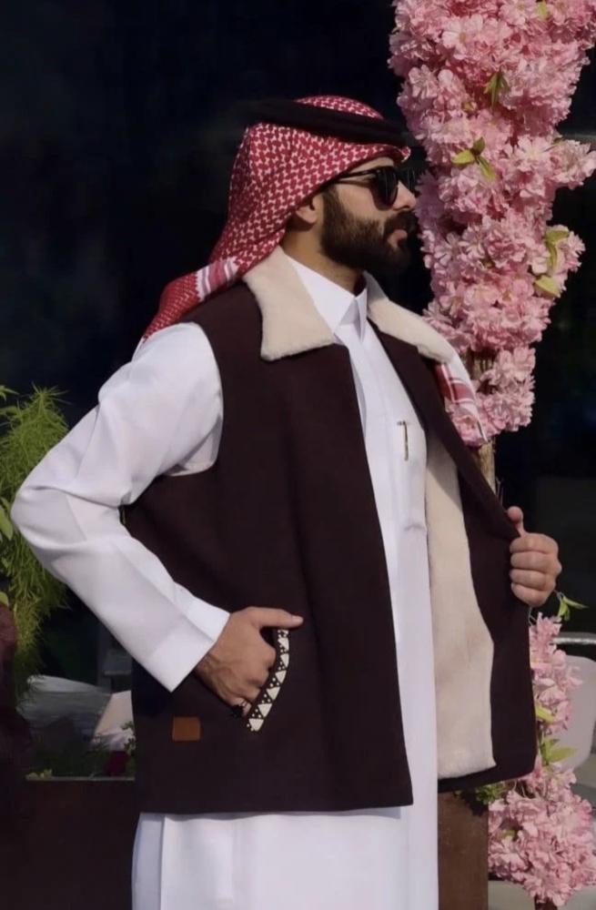 سديري عنابي فرو داخلي وقلاب ابيض “جوخ"
