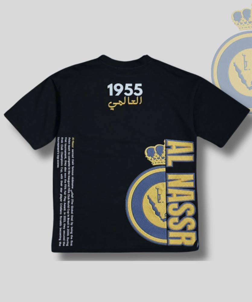 تيشيرت العالمي الأسود من الخلف بشعار النصر وعبارة 1955