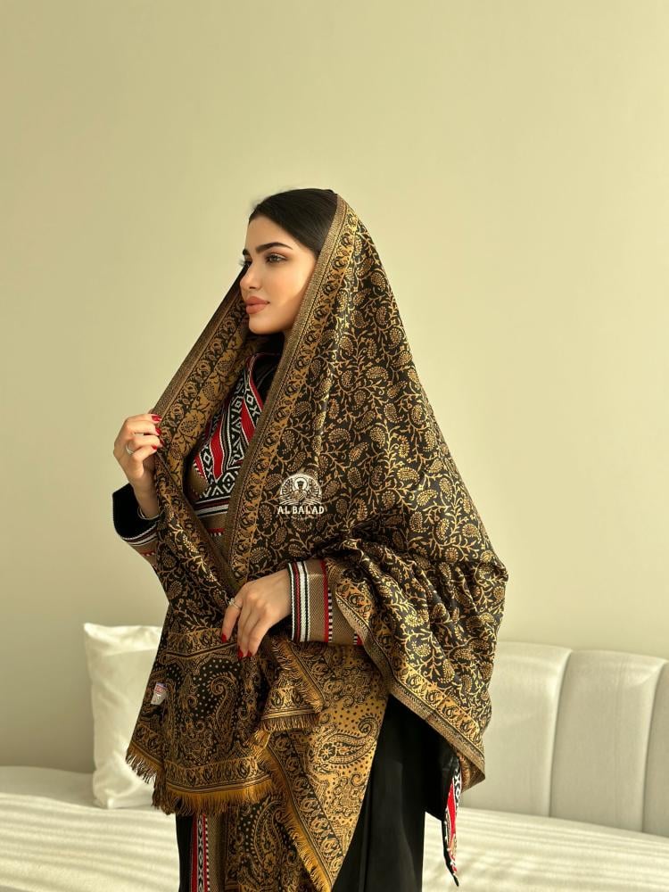 عباية شتوية حلوة باللون الأسود ونقشة سدو مع شال