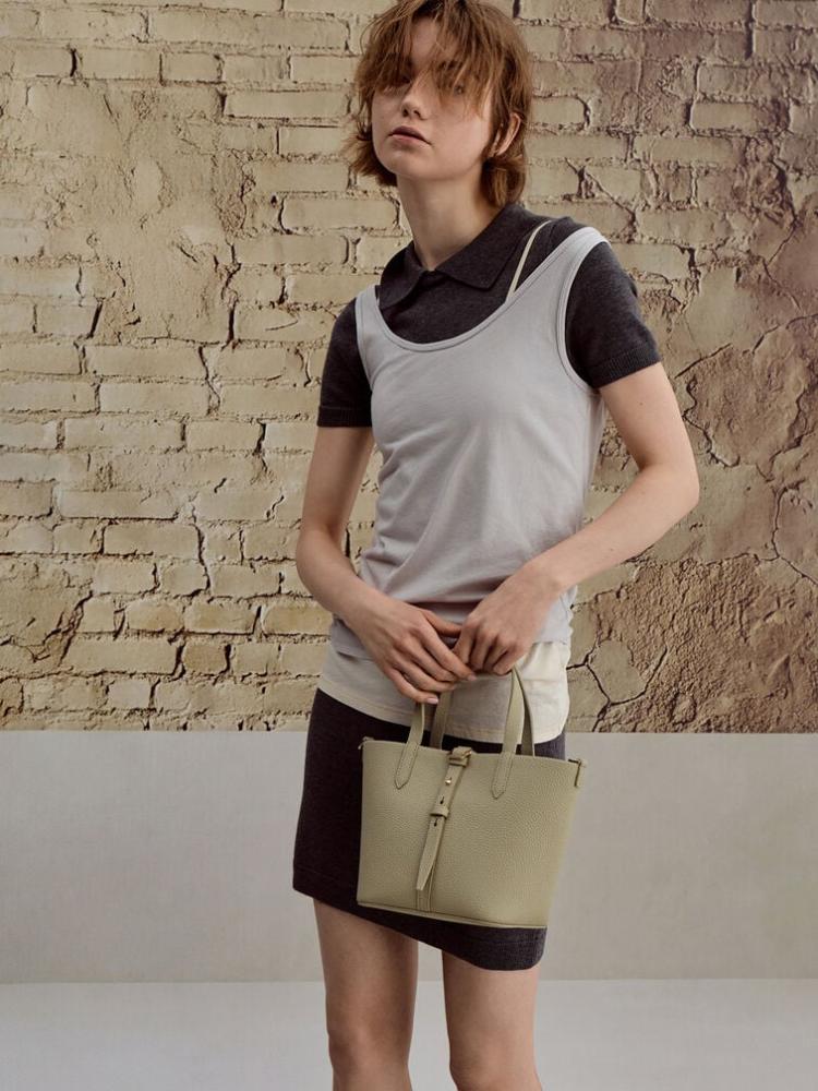 حقيبة دلو  بيريل –  من Charles & Keith