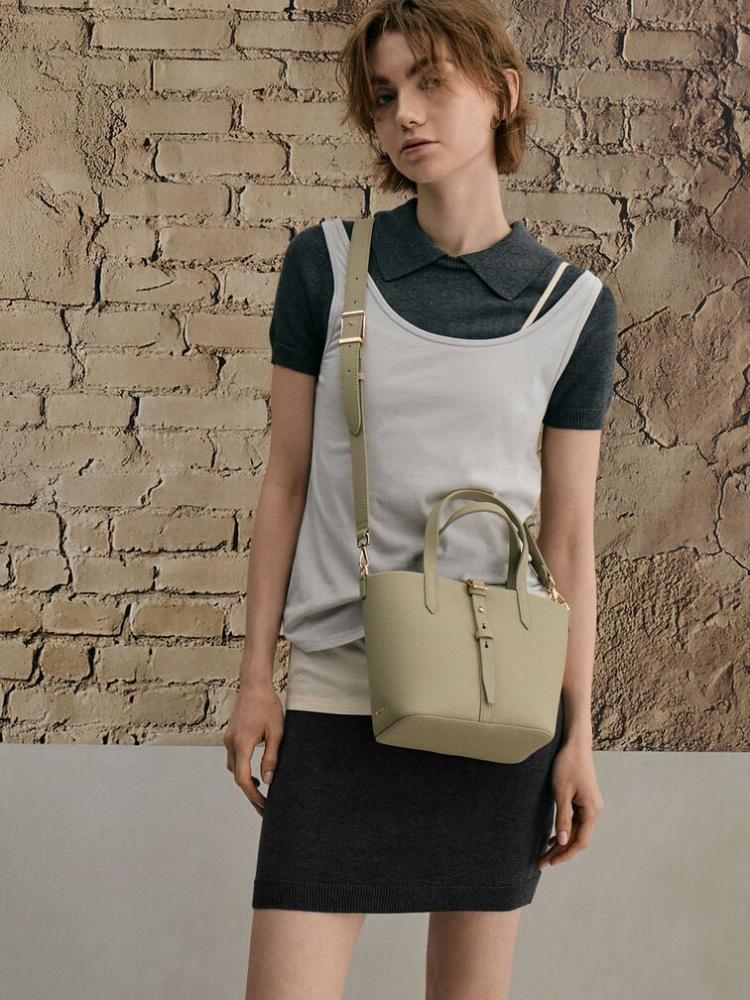 حقيبة دلو  بيريل –  من Charles & Keith