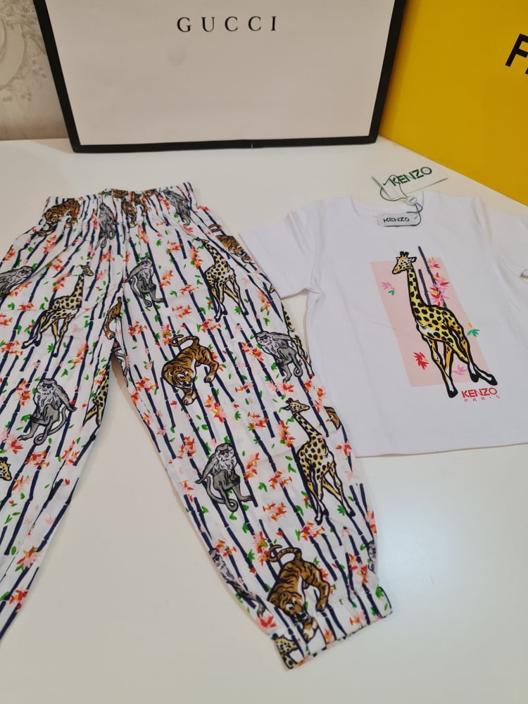 A very beautiful pants set