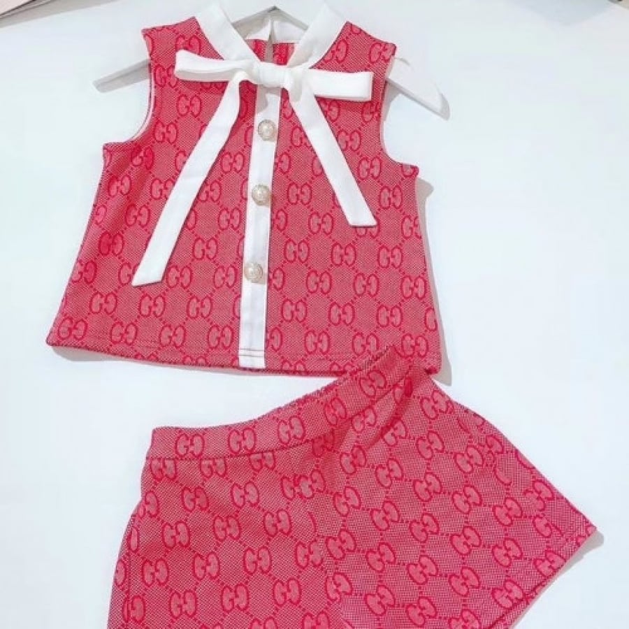 طقم  احمر  أنيق