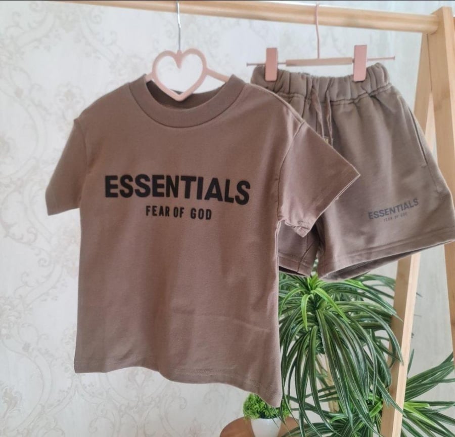A two-piece elegant set (the color is brownish).