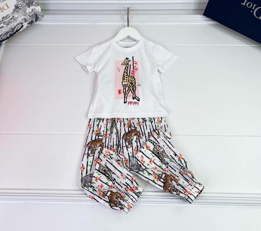 A very beautiful pants set