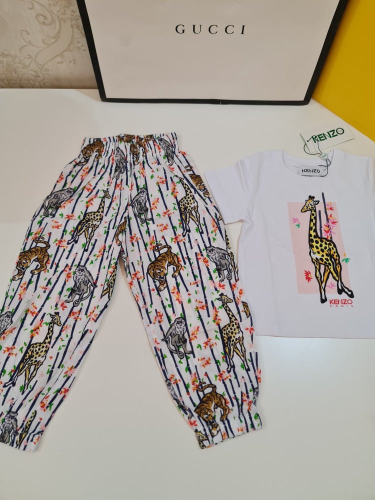 A very beautiful pants set