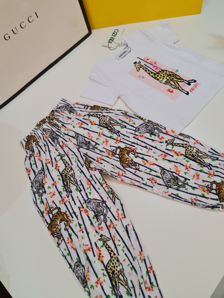 A very beautiful pants set