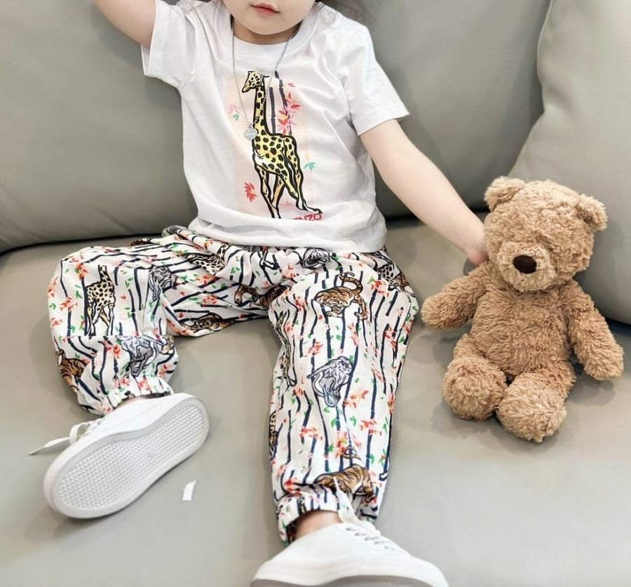 A very beautiful pants set