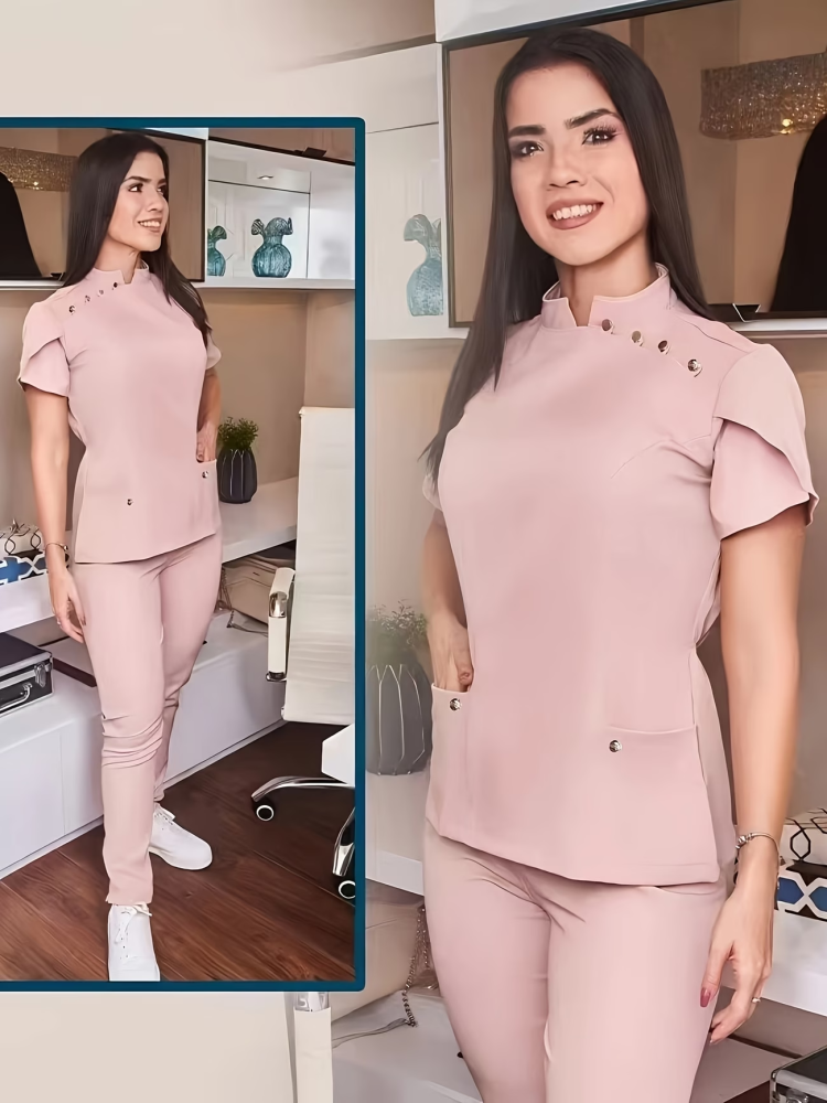 سكراب طبي طبي وردي أنيق بياقة مرتفعة مزينة بأزرار جانبية رقيقة