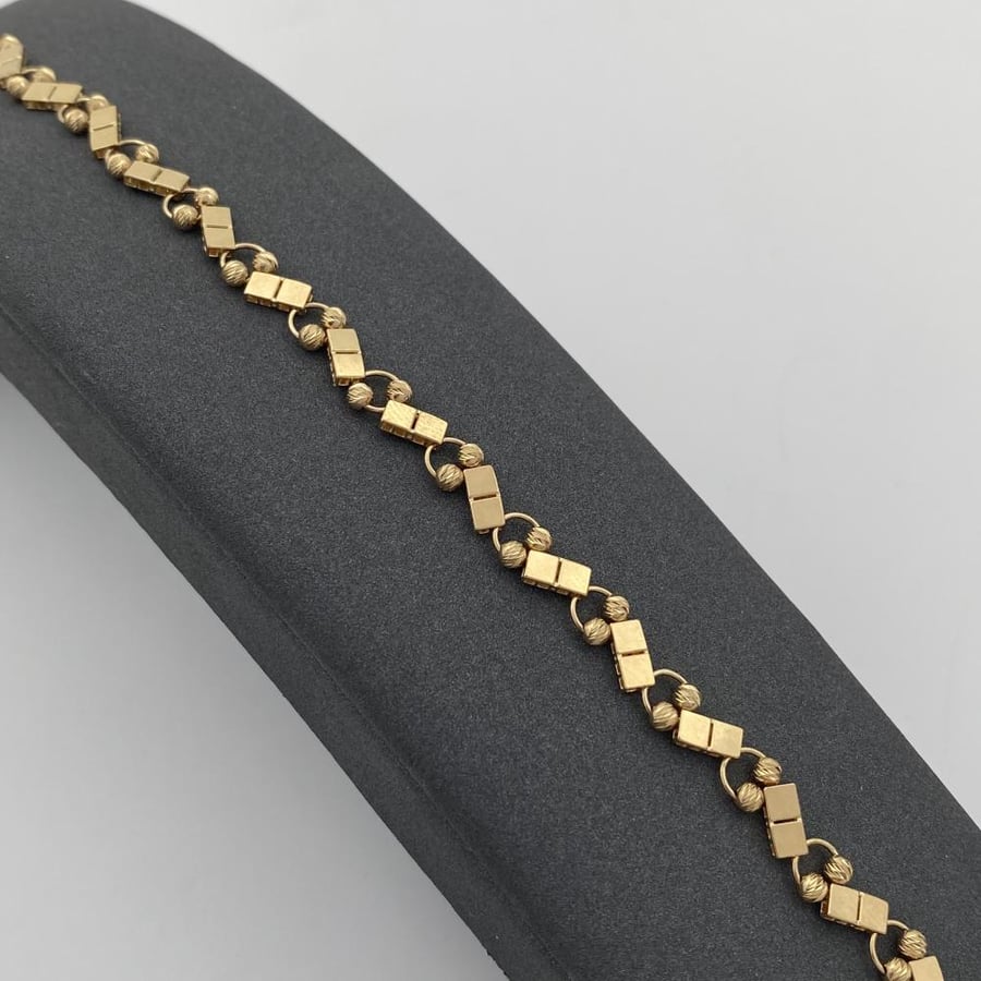 18 karat gold bracelet, weight 6.22 grams