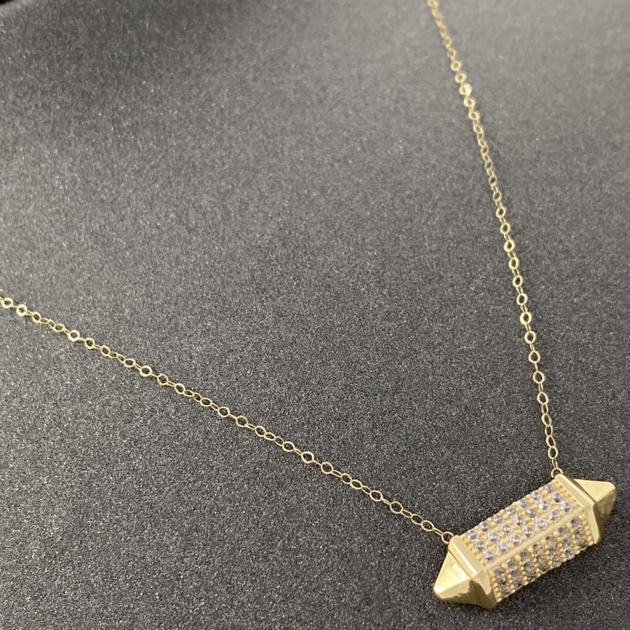 18-karat gold necklaces, weighing 3.10 grams