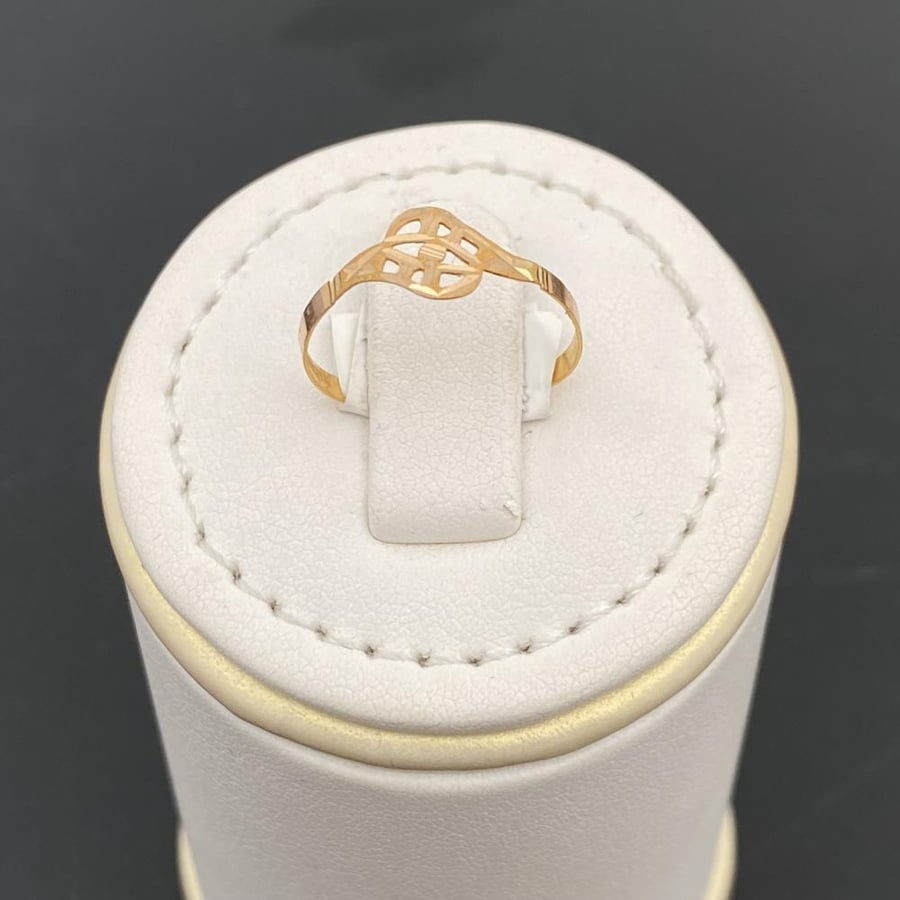 21 karat gold ring, weight 0.38 grams