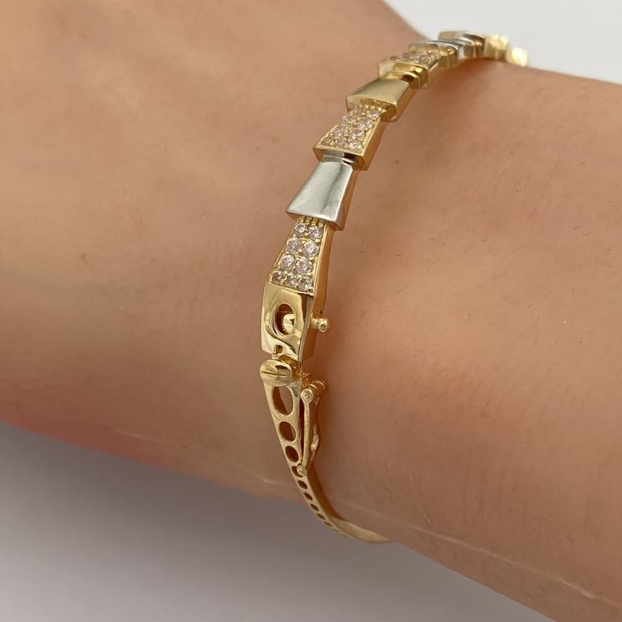 21 karat gold bracelet and ring, weight 8.5 grams
