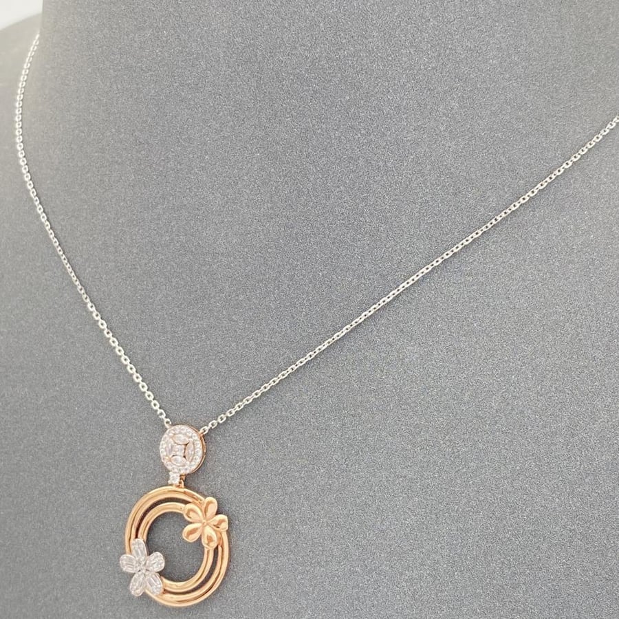 18 karat gold necklace, weight 3.16 grams