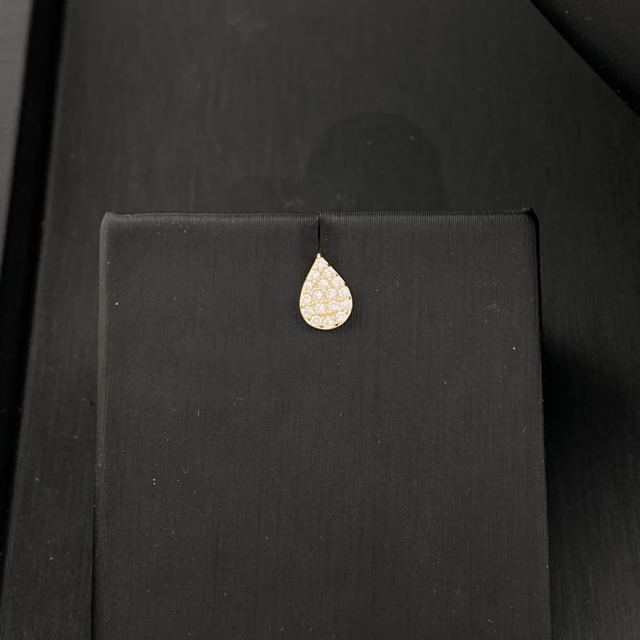 18 karat gold set, weight 3.01 grams