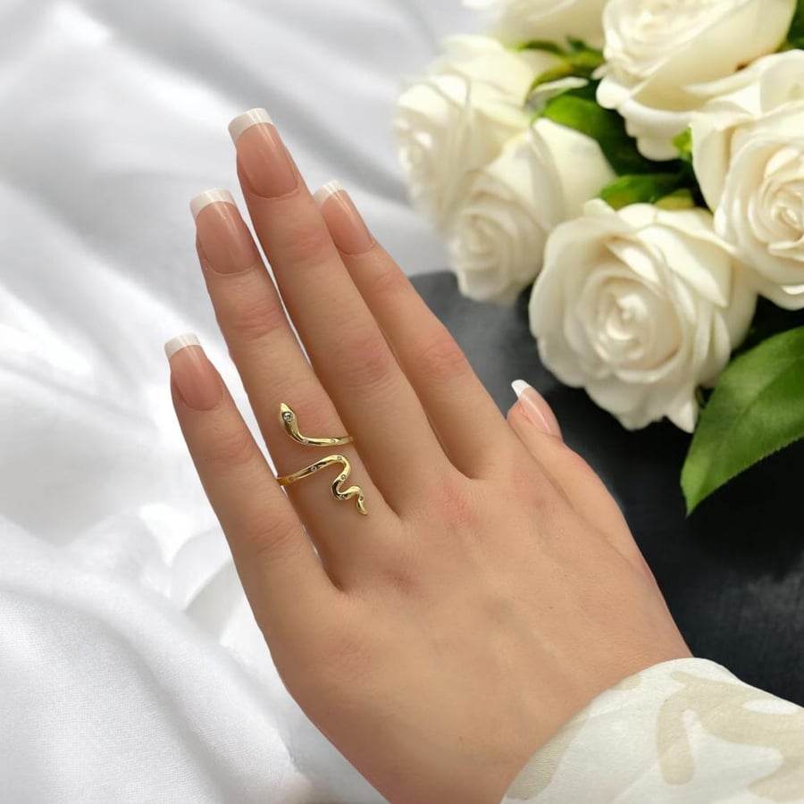 خاتم ذهب ناعم عيار 18 شكل ثعبان بوزن 2.5 جرام
