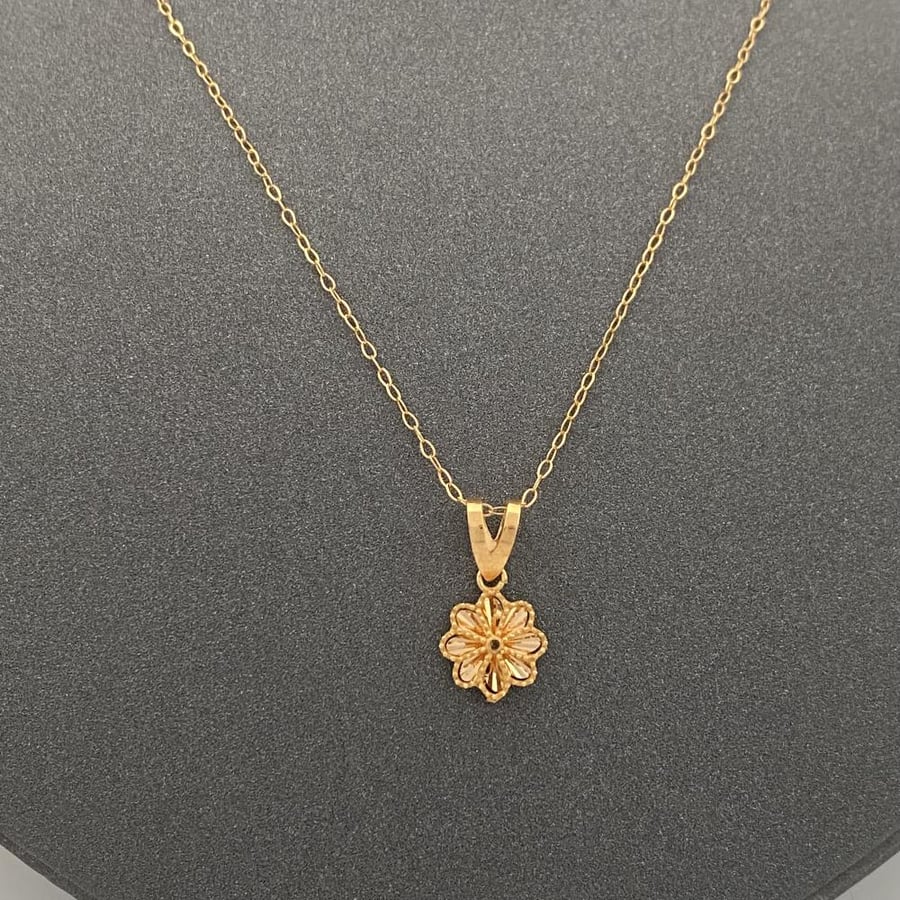 21-karat gold necklace, weighing 1.35 grams