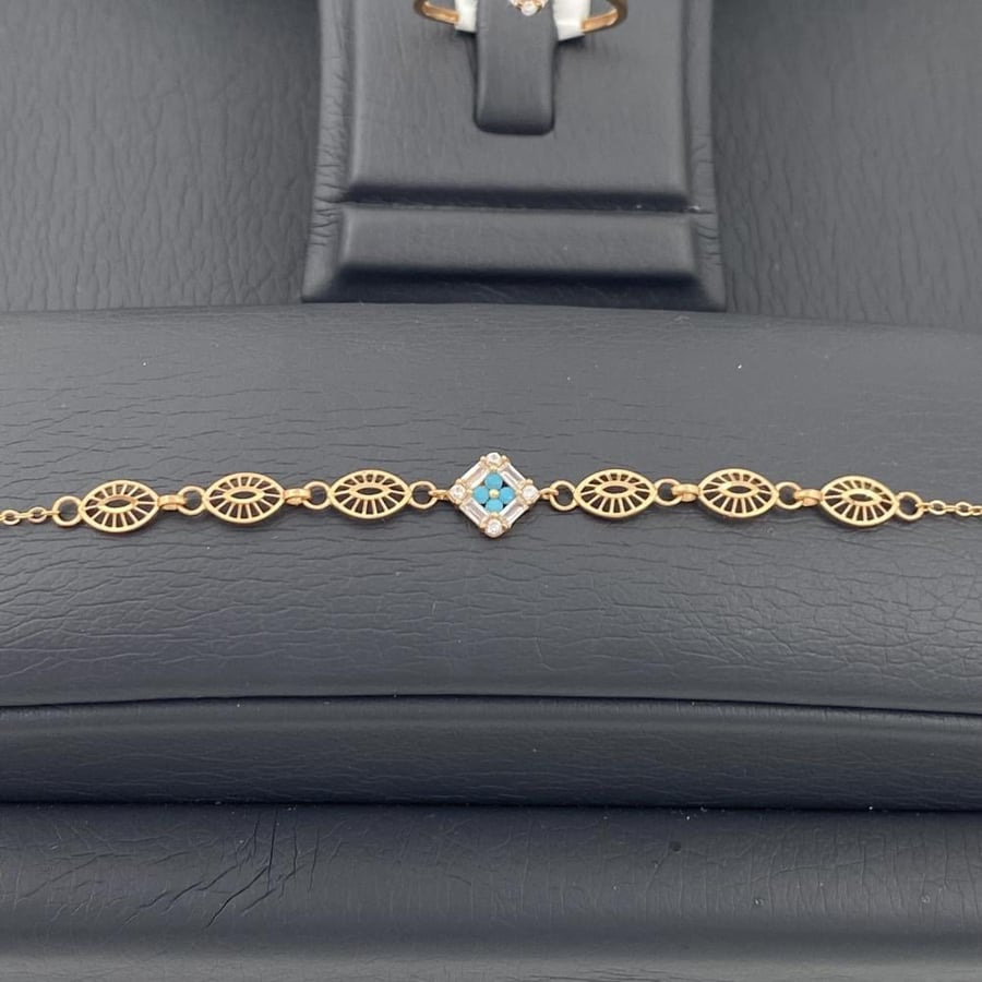 21 karat gold set, weight 8.44 grams